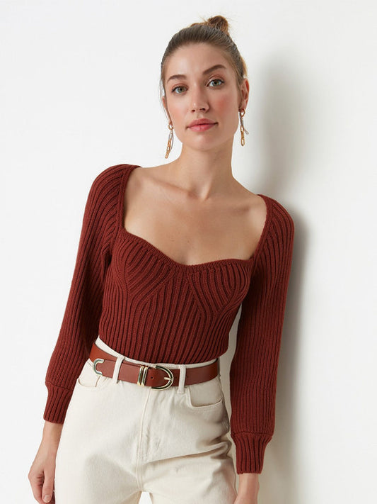 Long Sleeves Sweetheart Neck Crop Top In Red